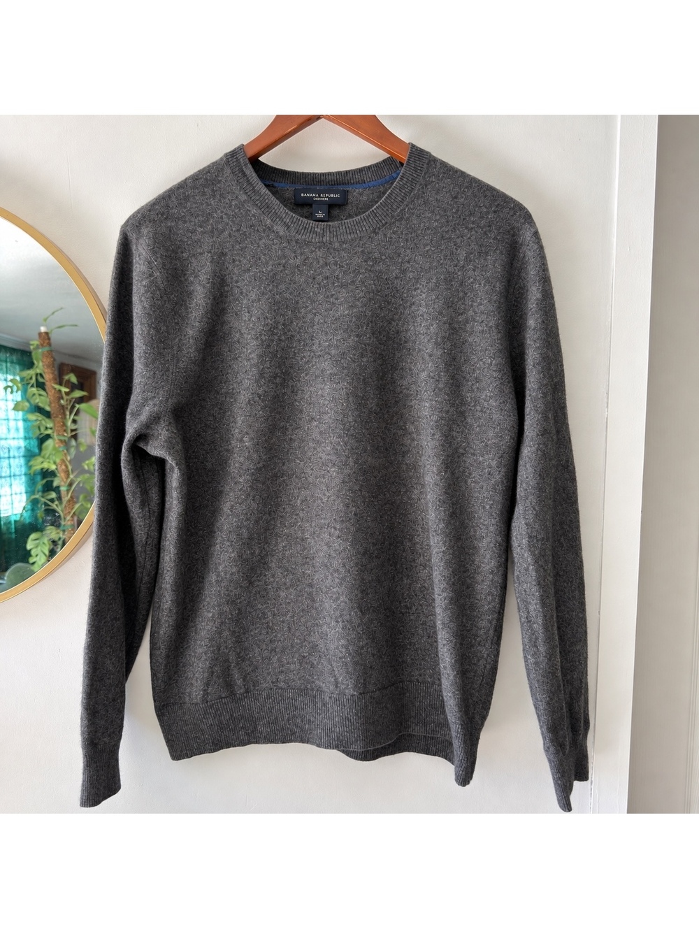 Banana Republic Gray Cashmere Crewneck Sweater Size Fits Like Small